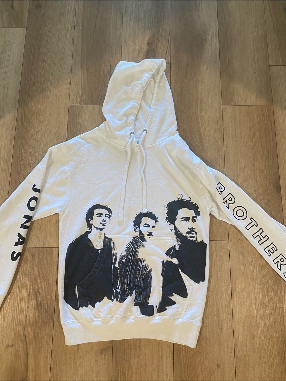 Jonas Brothers Five Albums One Night The Tour Adult Size Small Hoodie Sweatshirt